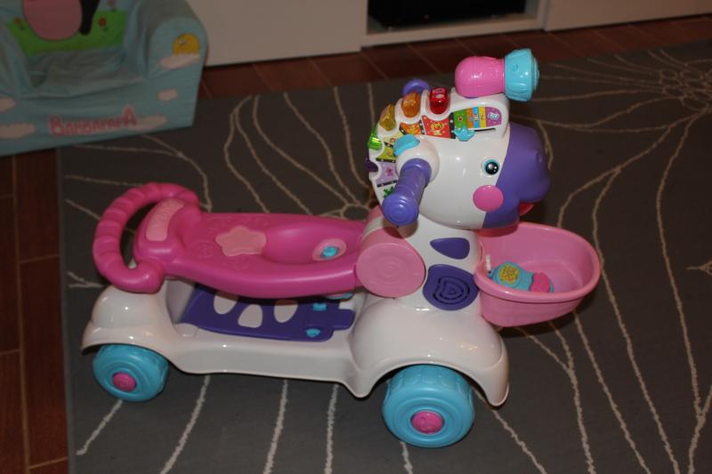 trotteur zebre rose