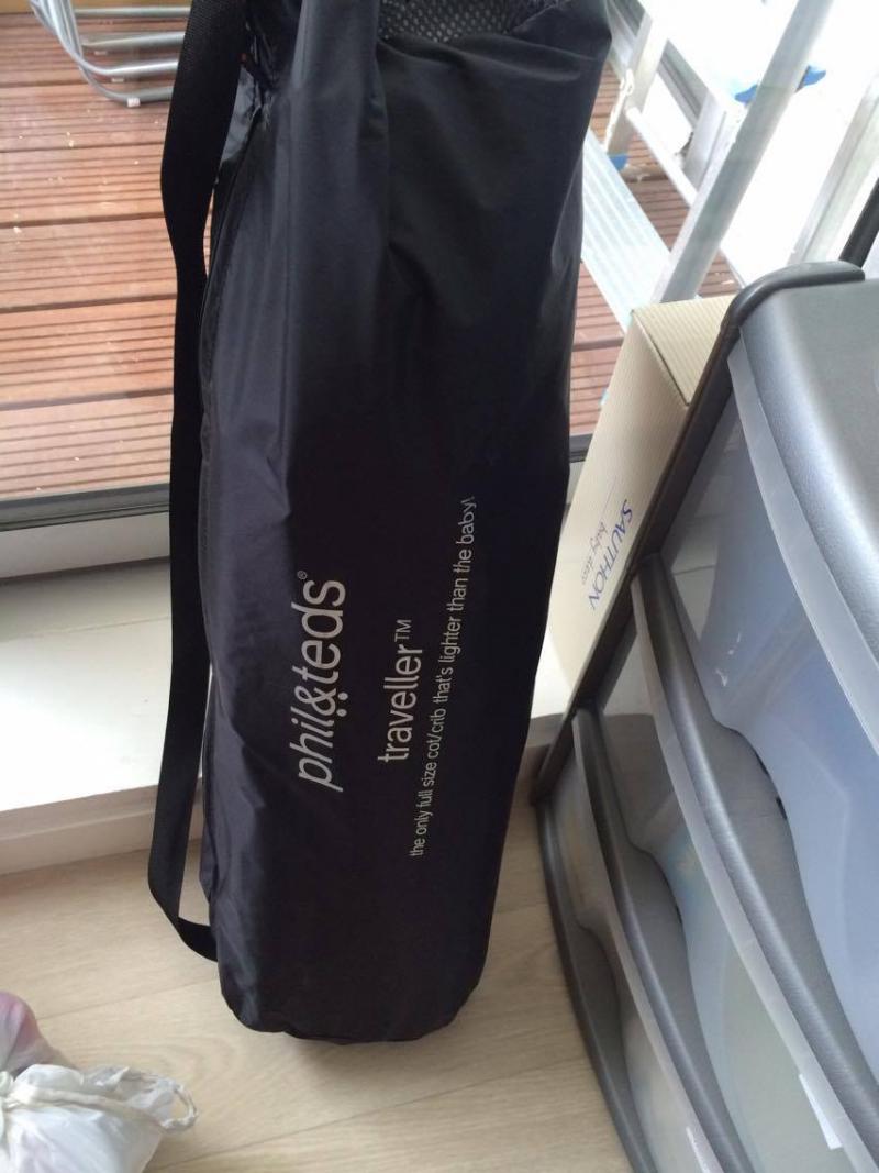 housse de transport Lit parapluie traveller V4 Phil and teds Lit de voyage