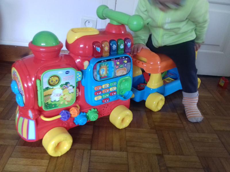 trotteur locomotive vtech
