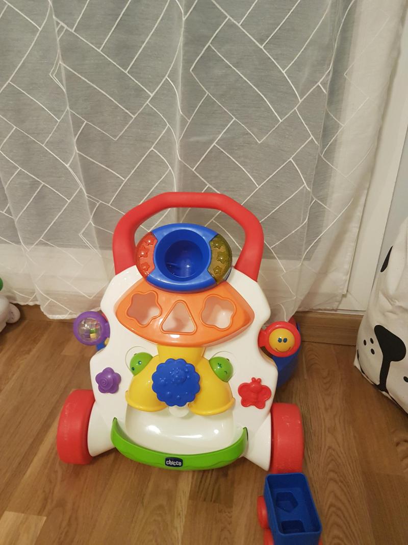 trotteur pousseur chicco trott gym